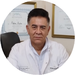 Tricólogo Adrián Acuña